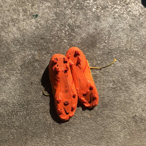 Soccer shoes - Picture 4 of 4